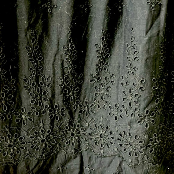 NWT GAP Maternity Embroidered Flutter Sleeve Dress- size Medium - Picture 5 of 7